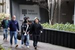 Hilversum 6 april 2023
Andre Hazes verlaat het pand van talpa/radio538 met Djarno Hofland Riccardo Klaverdijk Jaap Hilhorst en documentairemaakster Cheeru Mampaey.
Hij staat Aran Bade van RTL Boulevard te woord.