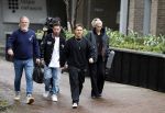 Hilversum 6 april 2023
Andre Hazes verlaat het pand van talpa/radio538 met Djarno Hofland Riccardo Klaverdijk Jaap Hilhorst en documentairemaakster Cheeru Mampaey.
Hij staat Aran Bade van RTL Boulevard te woord.