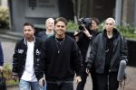 Hilversum 6 april 2023
Andre Hazes verlaat het pand van talpa/radio538 met Djarno Hofland Riccardo Klaverdijk Jaap Hilhorst en documentairemaakster Cheeru Mampaey.
Hij staat Aran Bade van RTL Boulevard te woord.