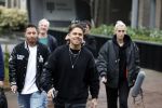 Hilversum 6 april 2023
Andre Hazes verlaat het pand van talpa/radio538 met Djarno Hofland Riccardo Klaverdijk Jaap Hilhorst en documentairemaakster Cheeru Mampaey.
Hij staat Aran Bade van RTL Boulevard te woord.