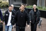Hilversum 6 april 2023
Andre Hazes verlaat het pand van talpa/radio538 met Djarno Hofland Riccardo Klaverdijk Jaap Hilhorst en documentairemaakster Cheeru Mampaey.
Hij staat Aran Bade van RTL Boulevard te woord.