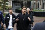 Hilversum 6 april 2023
Andre Hazes verlaat het pand van talpa/radio538 met Djarno Hofland Riccardo Klaverdijk Jaap Hilhorst en documentairemaakster Cheeru Mampaey.
Hij staat Aran Bade van RTL Boulevard te woord.