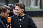 Hilversum 6 april 2023
Andre Hazes verlaat het pand van talpa/radio538 met Djarno Hofland Riccardo Klaverdijk Jaap Hilhorst en documentairemaakster Cheeru Mampaey.
Hij staat Aran Bade van RTL Boulevard te woord.