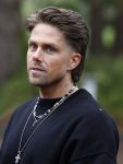 Hilversum 6 april 2023
Andre Hazes verlaat het pand van talpa/radio538 met Djarno Hofland Riccardo Klaverdijk Jaap Hilhorst en documentairemaakster Cheeru Mampaey.
Hij staat Aran Bade van RTL Boulevard te woord.