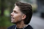 Hilversum 6 april 2023
Andre Hazes verlaat het pand van talpa/radio538 met Djarno Hofland Riccardo Klaverdijk Jaap Hilhorst en documentairemaakster Cheeru Mampaey.
Hij staat Aran Bade van RTL Boulevard te woord.