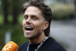 Hilversum 6 april 2023
Andre Hazes verlaat het pand van talpa/radio538 met Djarno Hofland Riccardo Klaverdijk Jaap Hilhorst en documentairemaakster Cheeru Mampaey.
Hij staat Aran Bade van RTL Boulevard te woord.