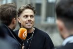 Hilversum 6 april 2023
Andre Hazes verlaat het pand van talpa/radio538 met Djarno Hofland Riccardo Klaverdijk Jaap Hilhorst en documentairemaakster Cheeru Mampaey.
Hij staat Aran Bade van RTL Boulevard te woord.