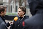 Hilversum 6 april 2023
Andre Hazes verlaat het pand van talpa/radio538 met Djarno Hofland Riccardo Klaverdijk Jaap Hilhorst en documentairemaakster Cheeru Mampaey.
Hij staat Aran Bade van RTL Boulevard te woord.