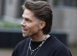 Hilversum 6 april 2023
Andre Hazes verlaat het pand van talpa/radio538 met Djarno Hofland Riccardo Klaverdijk Jaap Hilhorst en documentairemaakster Cheeru Mampaey.
Hij staat Aran Bade van RTL Boulevard te woord.