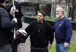 Hilversum 6 april 2023
Andre Hazes verlaat het pand van talpa/radio538 met Djarno Hofland Riccardo Klaverdijk Jaap Hilhorst en documentairemaakster Cheeru Mampaey.
Hij staat Aran Bade van RTL Boulevard te woord.