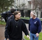 Hilversum 6 april 2023
Andre Hazes verlaat het pand van talpa/radio538 met Djarno Hofland Riccardo Klaverdijk Jaap Hilhorst en documentairemaakster Cheeru Mampaey.
Hij staat Aran Bade van RTL Boulevard te woord.