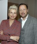 Zeist 26 maart 2023
Hans Kazan viert zijn 70e verjaardag en presenteert zijn boek. Ook krijgt hij een koninklijke onderscheiding in het Figi Theater/Hotel. Anita Witzier met haar man Michel Nillisen