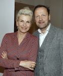 Zeist 26 maart 2023
Hans Kazan viert zijn 70e verjaardag en presenteert zijn boek. Ook krijgt hij een koninklijke onderscheiding in het Figi Theater/Hotel. Anita Witzier met haar man Michel Nillisen