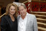 Zeist 26 maart 2023
Hans Kazan viert zijn 70e verjaardag en presenteert zijn boek. Ook krijgt hij een koninklijke onderscheiding in het Figi Theater/Hotel.Antje Monteiro en Hans