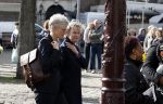 Amsterdam 15 april 2023
Herdenkingstdienst vooraf aan de begrafenis van Huub Oosterhuis in de Westertoren . Daarna gingen ze met de boot naar begraafplaats Zorgvlied.
Aanwezig oa Trijntje Oosterhuis met kinderen en partner Alvin Lewis , Tjeerd Oosterhuis en vrouw Edsilia Rombley met kinderen en moeder en de partner van Huub Oosterhuis . Benedicte Ficq met partner