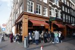 Amsterdam 20 april 2023
Presentatie  van blad de Linda in een cafe in het centrum van Amsterdam waar een bier gepresenteerd wordt. Het bier is in samenwerking met Grolsch. cafe v Zuylen