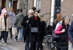 Amsterdam 15 april 2023
Frank Boeijen met zijn vrouw op straat in het centrum van Amsterdam.