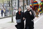 Amsterdam 15 april 2023
Frank Boeijen met zijn vrouw op straat in het centrum van Amsterdam.