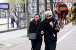 Amsterdam 15 april 2023
Frank Boeijen met zijn vrouw op straat in het centrum van Amsterdam.