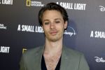 Amsterdam 17 april  2023
Premiere a small light in Tuschinski.
Freek Wallagh met partner