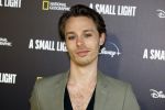 Amsterdam 17 april  2023
Premiere a small light in Tuschinski.
Freek Wallagh met partner