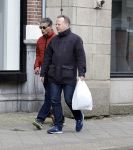 Amsterdam 15 april 2023
Gerard Spong met partner en hondje op straat in Amsterdam zuid.