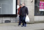 Amsterdam 15 april 2023
Gerard Spong met partner en hondje op straat in Amsterdam zuid.