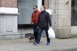 Amsterdam 15 april 2023
Gerard Spong met partner en hondje op straat in Amsterdam zuid.