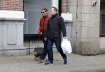 Amsterdam 15 april 2023
Gerard Spong met partner en hondje op straat in Amsterdam zuid.