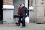 Amsterdam 15 april 2023
Gerard Spong met partner en hondje op straat in Amsterdam zuid.