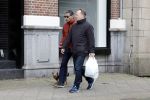 Amsterdam 15 april 2023
Gerard Spong met partner en hondje op straat in Amsterdam zuid.