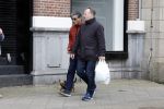 Amsterdam 15 april 2023
Gerard Spong met partner en hondje op straat in Amsterdam zuid.