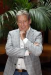 Zeist 26 maart 2023
Hans Kazan viert zijn 70e verjaardag en presenteert zijn boek. Ook krijgt hij een koninklijke onderscheiding in het Figi Theater/Hotel.