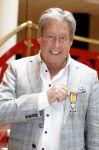 Zeist 26 maart 2023
Hans Kazan viert zijn 70e verjaardag en presenteert zijn boek. Ook krijgt hij een koninklijke onderscheiding in het Figi Theater/Hotel.