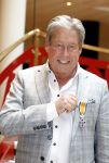 Zeist 26 maart 2023
Hans Kazan viert zijn 70e verjaardag en presenteert zijn boek. Ook krijgt hij een koninklijke onderscheiding in het Figi Theater/Hotel.