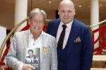 Zeist 26 maart 2023
Hans Kazan viert zijn 70e verjaardag en presenteert zijn boek. Ook krijgt hij een koninklijke onderscheiding in het Figi Theater/Hotel.