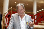 Zeist 26 maart 2023
Hans Kazan viert zijn 70e verjaardag en presenteert zijn boek. Ook krijgt hij een koninklijke onderscheiding in het Figi Theater/Hotel.