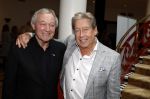 Zeist 26 maart 2023
Hans Kazan viert zijn 70e verjaardag en presenteert zijn boek. Ook krijgt hij een koninklijke onderscheiding in het Figi Theater/Hotel. Hans en Frank Wentink