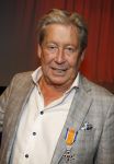 Zeist 26 maart 2023
Hans Kazan viert zijn 70e verjaardag en presenteert zijn boek. Ook krijgt hij een koninklijke onderscheiding in het Figi Theater/Hotel.
