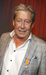 Zeist 26 maart 2023
Hans Kazan viert zijn 70e verjaardag en presenteert zijn boek. Ook krijgt hij een koninklijke onderscheiding in het Figi Theater/Hotel.