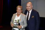 Zeist 26 maart 2023
Hans Kazan viert zijn 70e verjaardag en presenteert zijn boek. Ook krijgt hij een koninklijke onderscheiding in het Figi Theater/Hotel. hans en de schrijver van het boek Michel v Zeist
