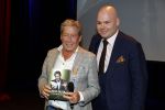 Zeist 26 maart 2023
Hans Kazan viert zijn 70e verjaardag en presenteert zijn boek. Ook krijgt hij een koninklijke onderscheiding in het Figi Theater/Hotel. hans en de schrijver van het boek Michel v Zeist