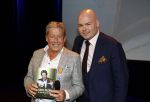 Zeist 26 maart 2023
Hans Kazan viert zijn 70e verjaardag en presenteert zijn boek. Ook krijgt hij een koninklijke onderscheiding in het Figi Theater/Hotel. hans en de schrijver van het boek Michel v Zeist