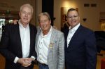 Zeist 26 maart 2023
Hans Kazan viert zijn 70e verjaardag en presenteert zijn boek. Ook krijgt hij een koninklijke onderscheiding in het Figi Theater/Hotel. hans Kazan  en Andre v Duin met partner