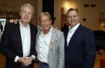 Zeist 26 maart 2023
Hans Kazan viert zijn 70e verjaardag en presenteert zijn boek. Ook krijgt hij een koninklijke onderscheiding in het Figi Theater/Hotel. hans Kazan  en Andre v Duin met partner