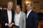 Zeist 26 maart 2023
Hans Kazan viert zijn 70e verjaardag en presenteert zijn boek. Ook krijgt hij een koninklijke onderscheiding in het Figi Theater/Hotel. hans Kazan  en Andre v Duin met partner