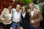 Zeist 26 maart 2023
Hans Kazan viert zijn 70e verjaardag en presenteert zijn boek. Ook krijgt hij een koninklijke onderscheiding in het Figi Theater/Hotel. Hans en Wendy Kazan met Guido den Aantrekker en Tiffany Curry
