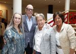 Zeist 26 maart 2023
Hans Kazan viert zijn 70e verjaardag en presenteert zijn boek. Ook krijgt hij een koninklijke onderscheiding in het Figi Theater/Hotel. Hans en Wendy met Rolf Meter en zijn vrouw