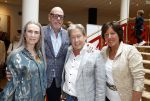 Zeist 26 maart 2023
Hans Kazan viert zijn 70e verjaardag en presenteert zijn boek. Ook krijgt hij een koninklijke onderscheiding in het Figi Theater/Hotel. Hans en Wendy met Rolf Meter en zijn vrouw
