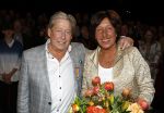 Zeist 26 maart 2023
Hans Kazan viert zijn 70e verjaardag en presenteert zijn boek. Ook krijgt hij een koninklijke onderscheiding in het Figi Theater/Hotel. hans en zijn vrouw Wendy
